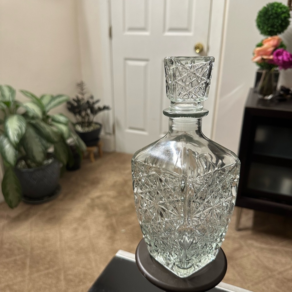 Glass decanter